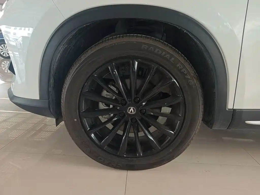 Фото 23 - Changan CS75