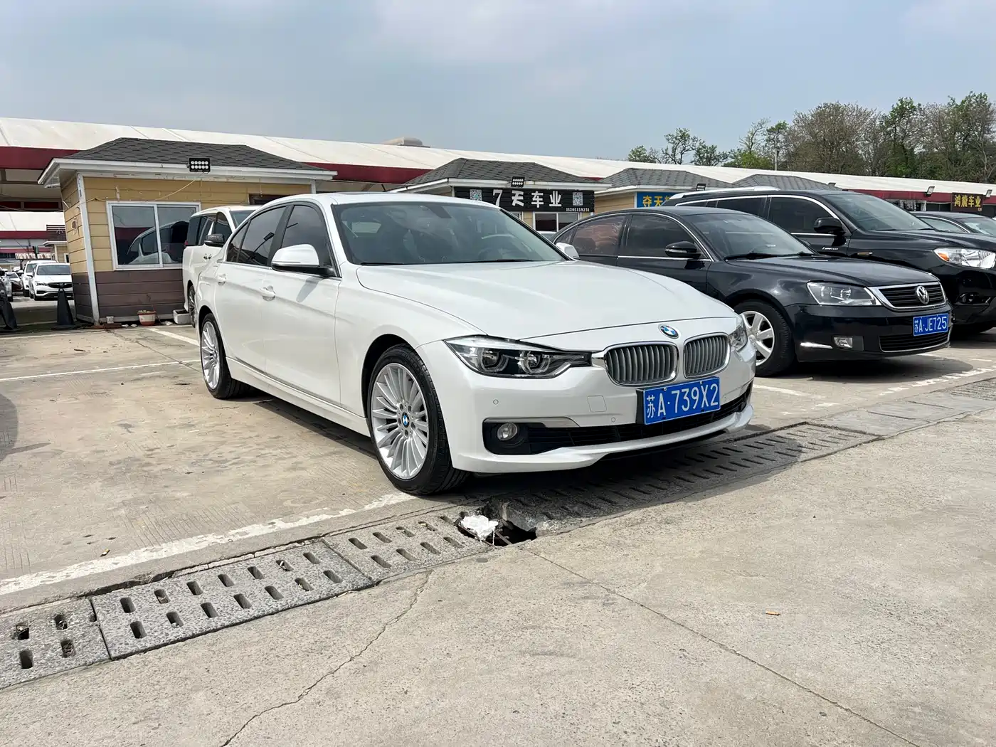 BMW 3 Series 2018 320i M Sport Black Night Edition фото 2