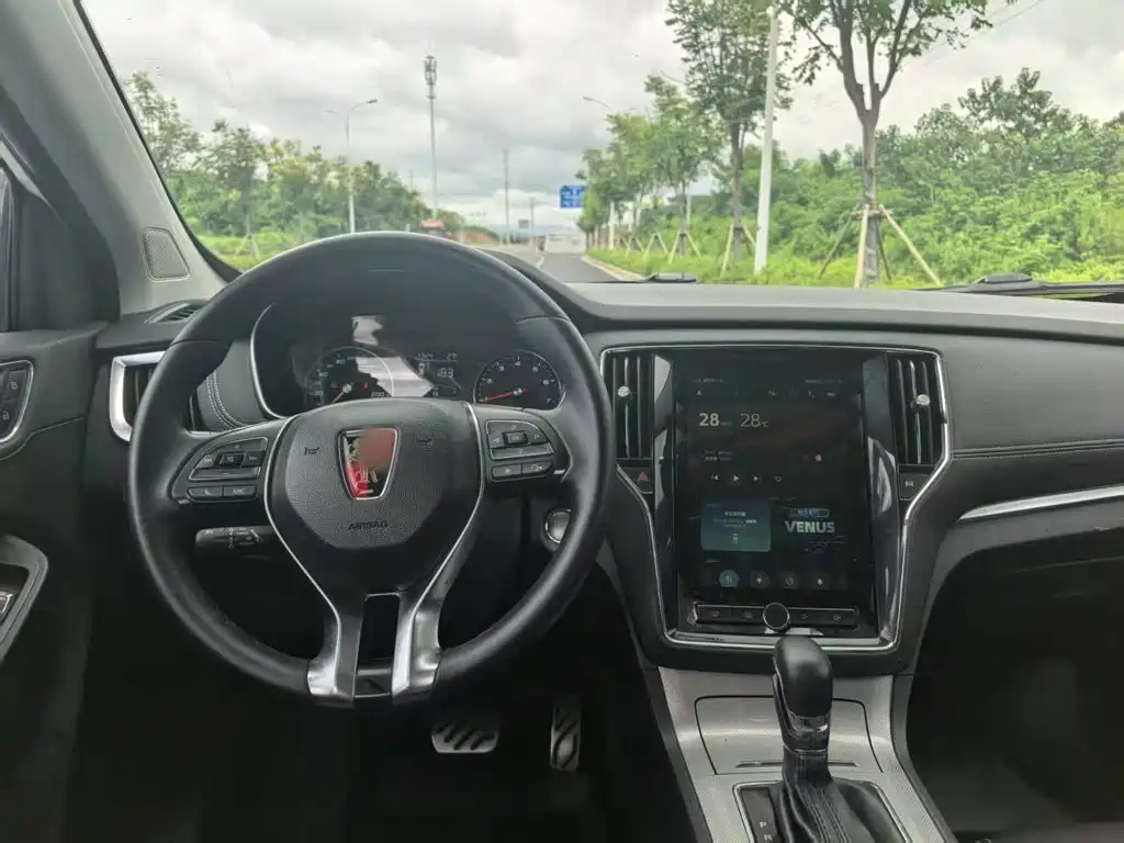 Фото 20 - Roewe RX5