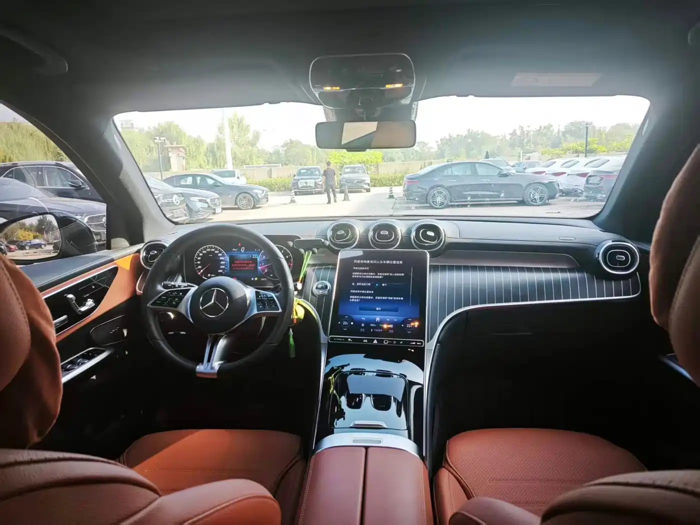 Photo 6 - Mercedes-Benz GLC