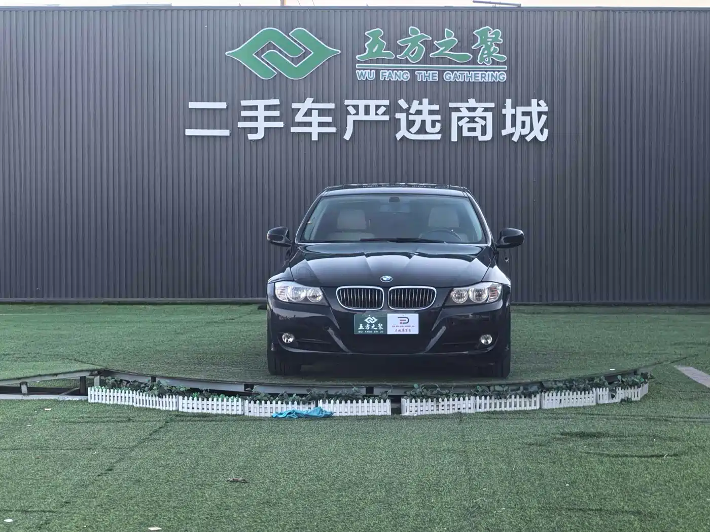 BMW 3 Series 2011 318i Leading фото 2