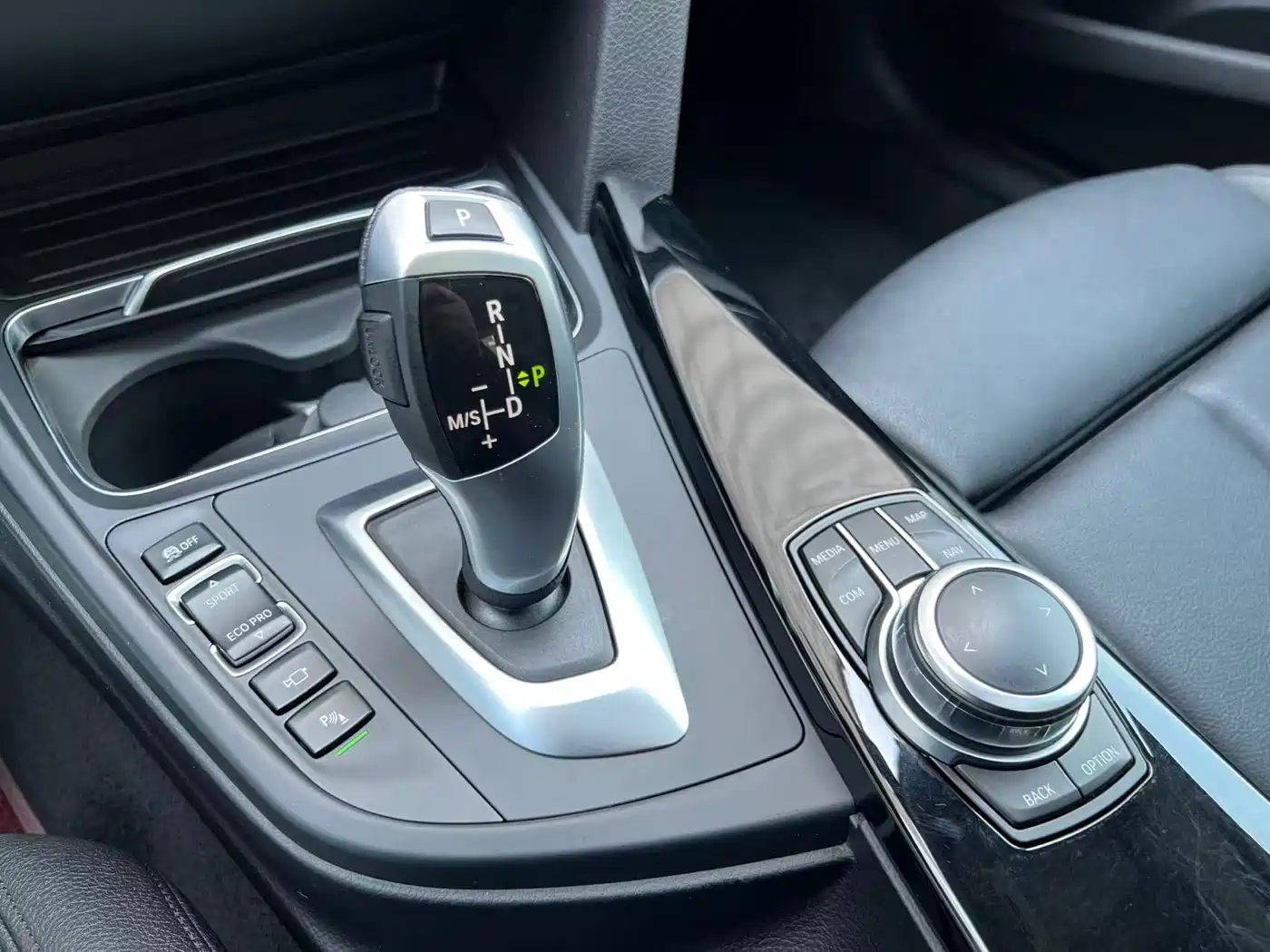 BMW 3 Series GT 2018 320i Fashion фото 30