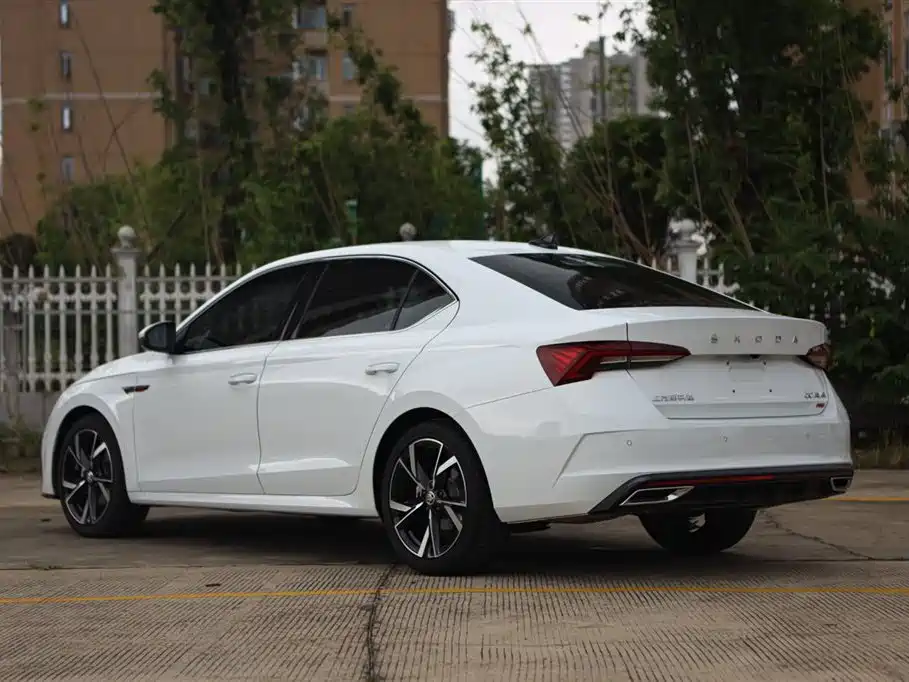 Photo 8 - Škoda Octavia