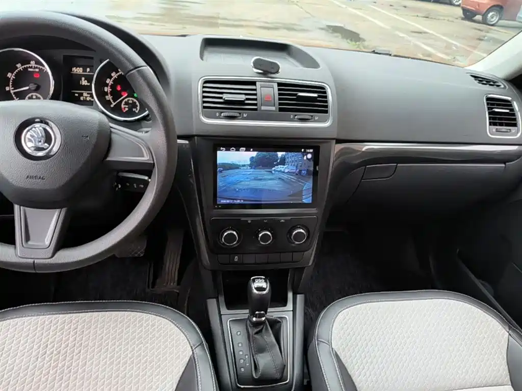 Škoda Yeti 2017 TSI280 DSG Advance фото 13