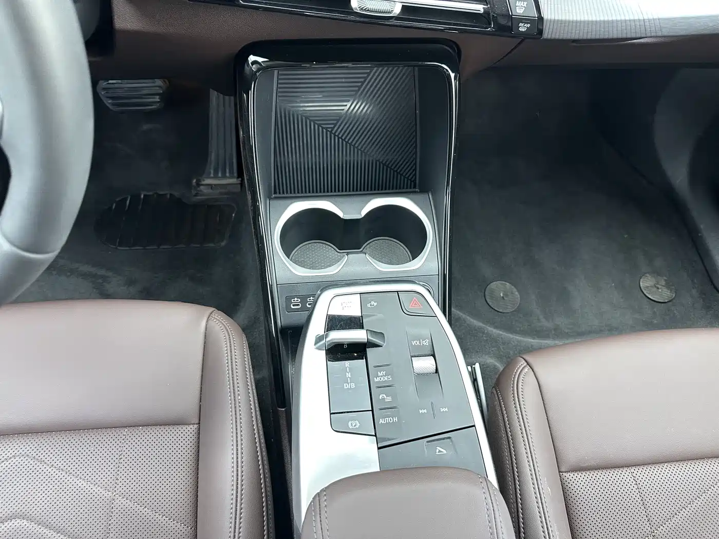 BMW iX1 2025 eDrive25L M Sport Package фото 12