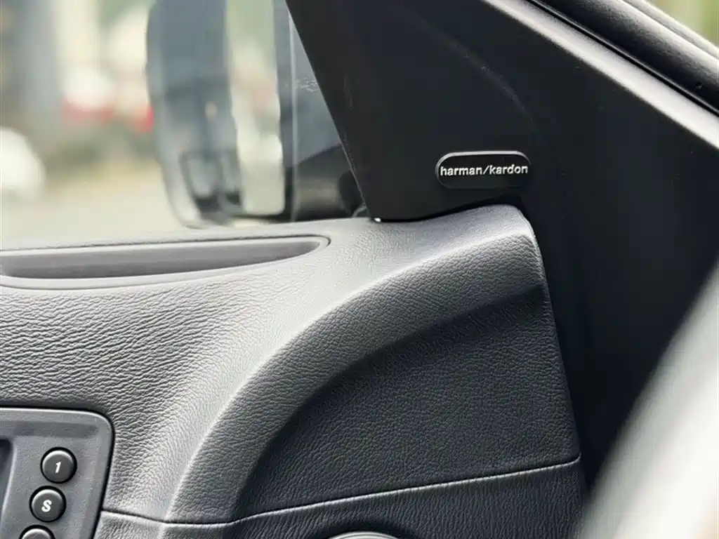 Chrysler 300C (Import) 2016 2016 3.0L Beyond Edition
