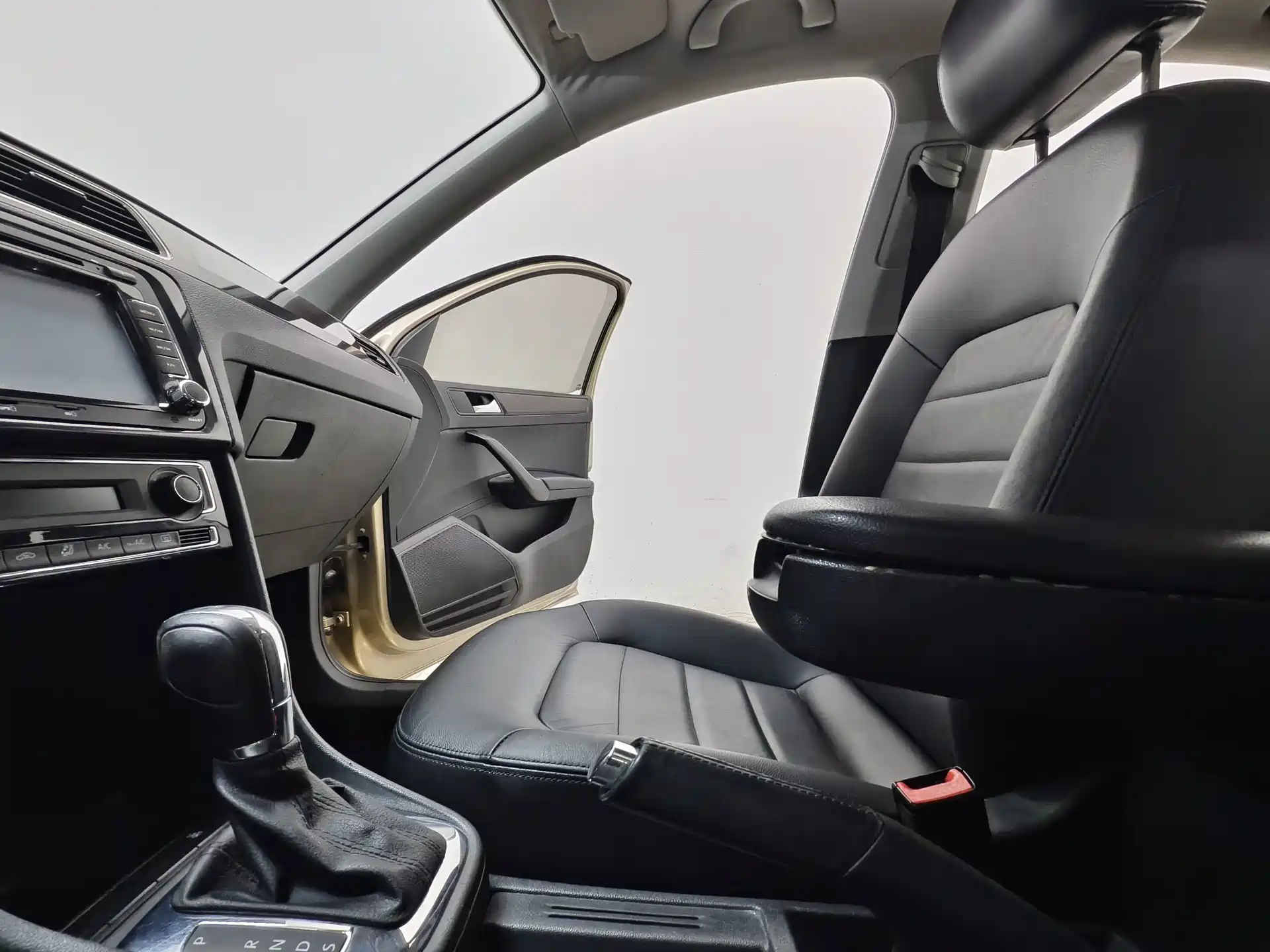 صورة 12 - Volkswagen Santana