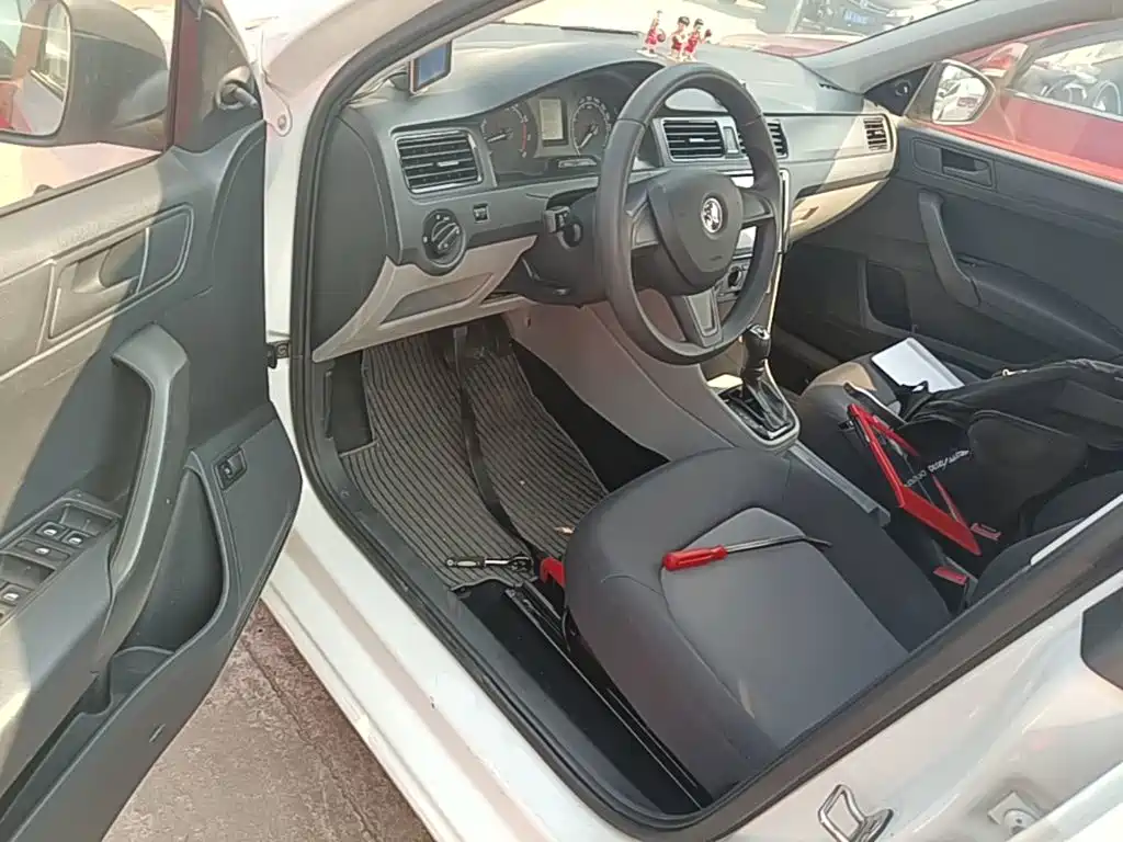 صورة 16 - Škoda Rapid