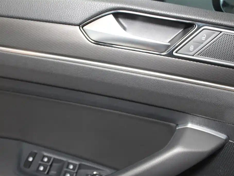 Volkswagen Magotan 2020 330TSI DSG Luxury фото 13