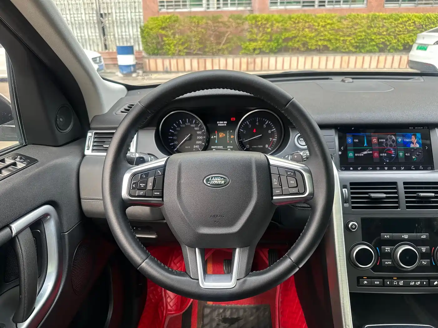 Land Rover Discovery Sport 2016 2.0T SE фото 21