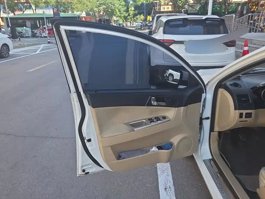 Zhonghua H330 2013 2013 1.5L Manual Luxury
