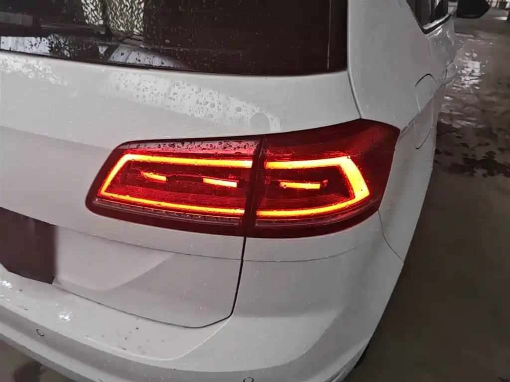 Volkswagen Golf Sportsvan 2016 1.6L Automatic Comfort фото 8