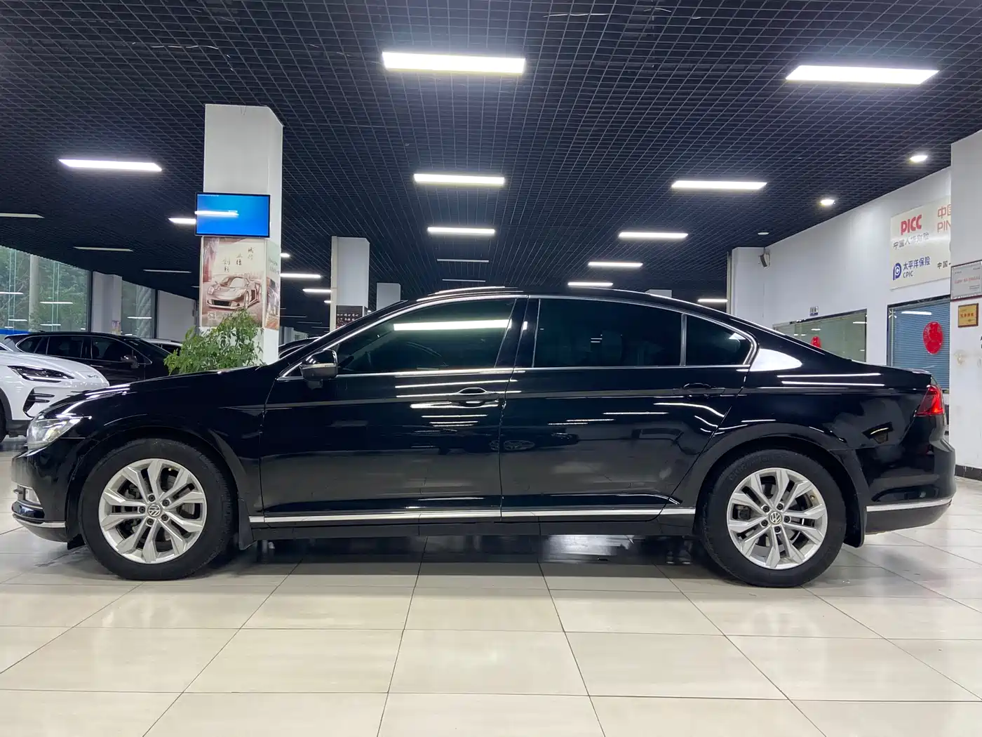 Volkswagen Magotan 2017 330TSI DSG Luxury фото 3