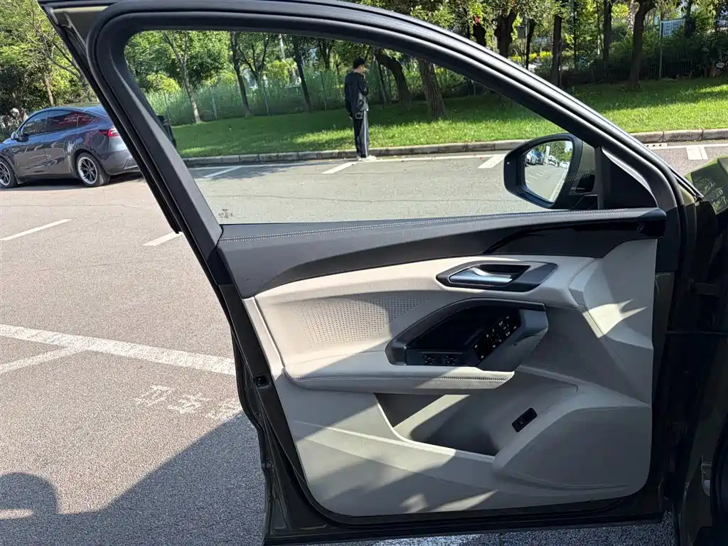 Photo 13 - Audi Q5L