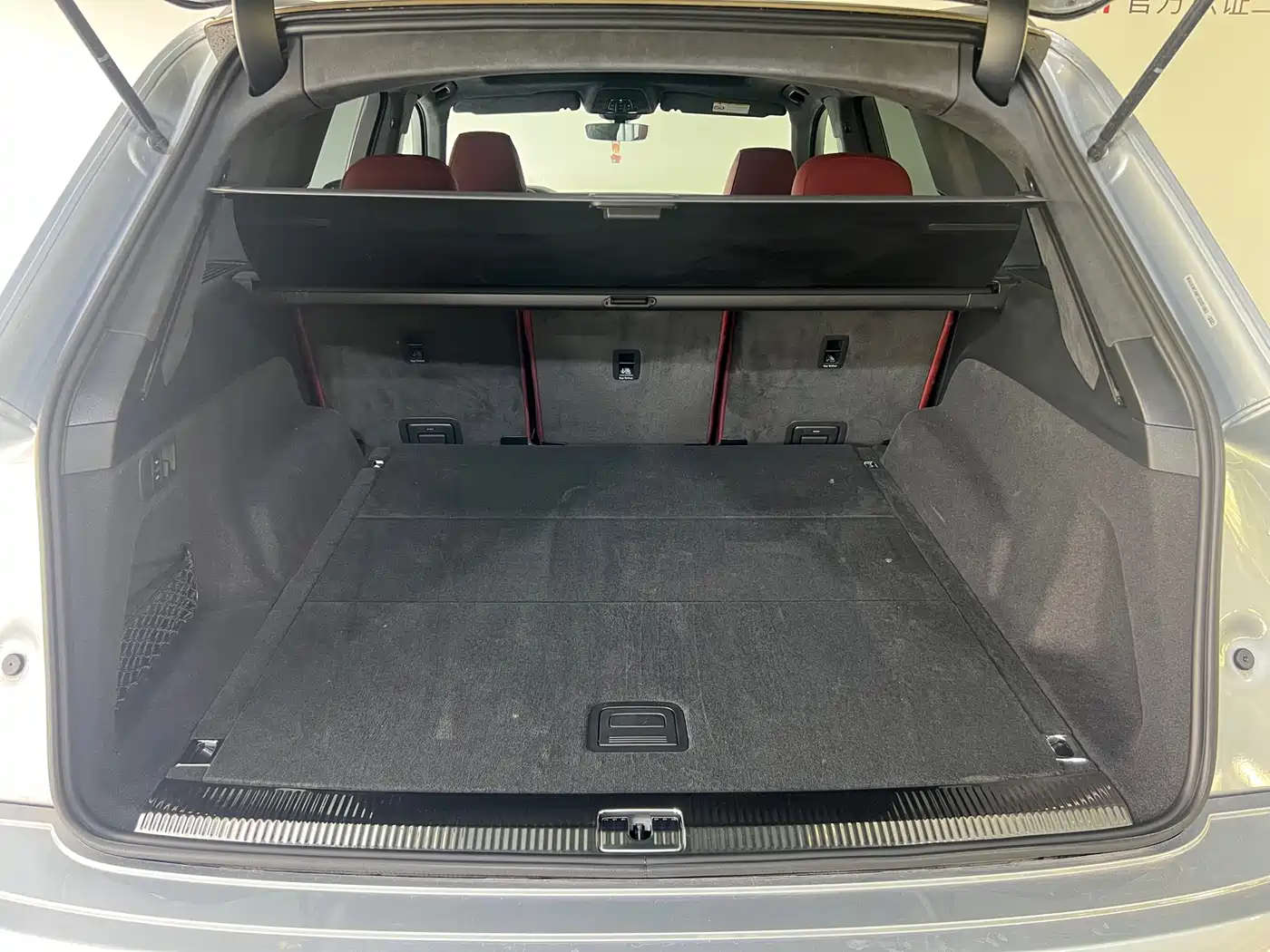 Audi SQ7 2024 4.0 TFSI фото 17