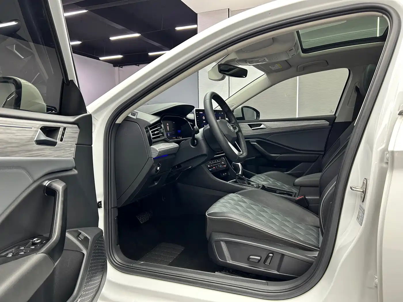 Volkswagen Sagitar 2022 280TSI DSG Surpassing Edition фото 9