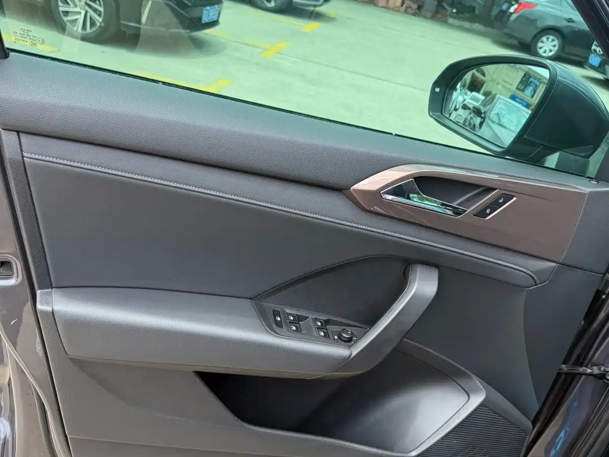 Volkswagen Tharu 2020 280TSI 2WD Luxury Edition China V фото 17