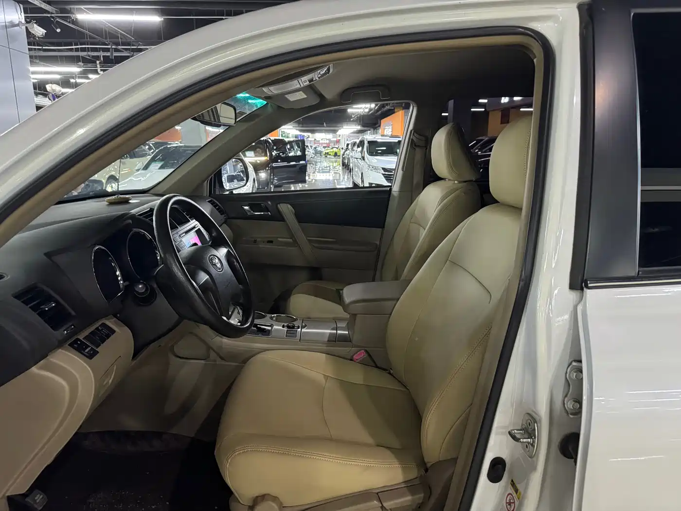 Toyota Highlander 2012 2.7L 2WD 5-seater Elite Edition фото 4
