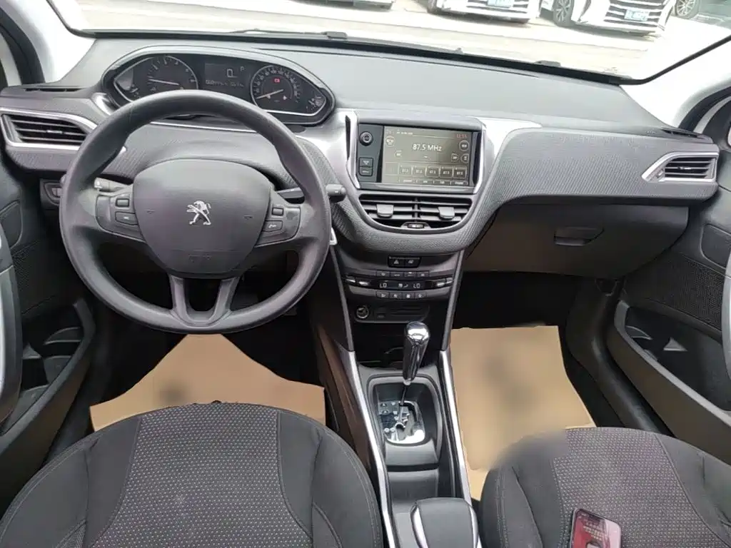 Peugeot 2008 2016 2014 1.6L Automatic Fashion Edition