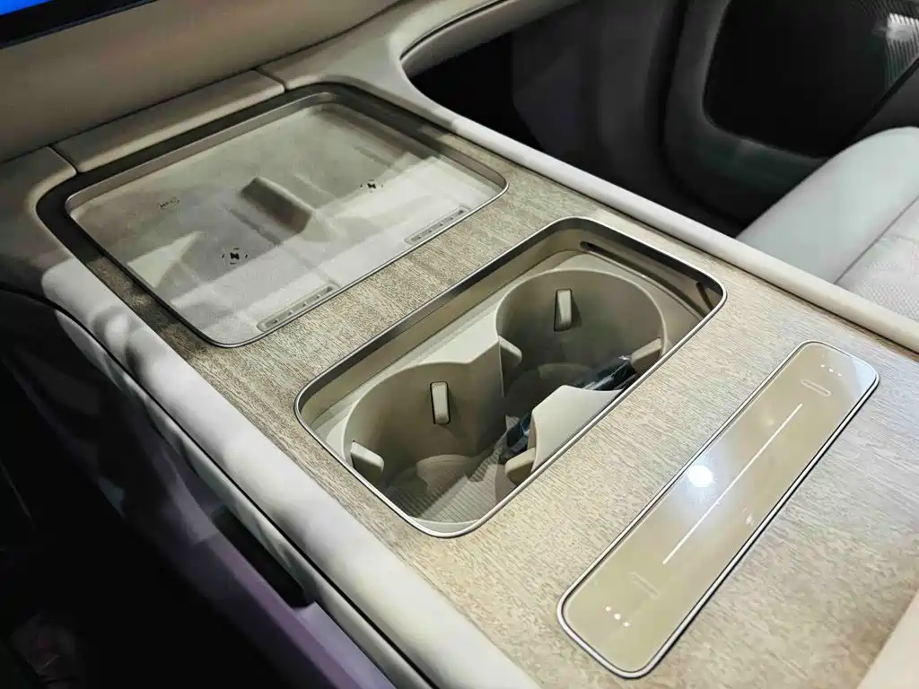 NIO ES8 2026 2025 Model 6-Seat Executive Luxury Edition