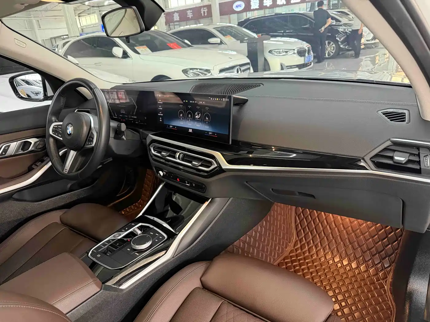 Фото 18 - BMW 3 Series