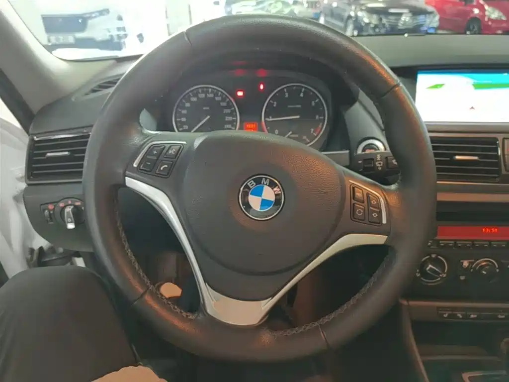 BMW X1 2015 Model sDrive18i Fashion Advanced Edition фото 11