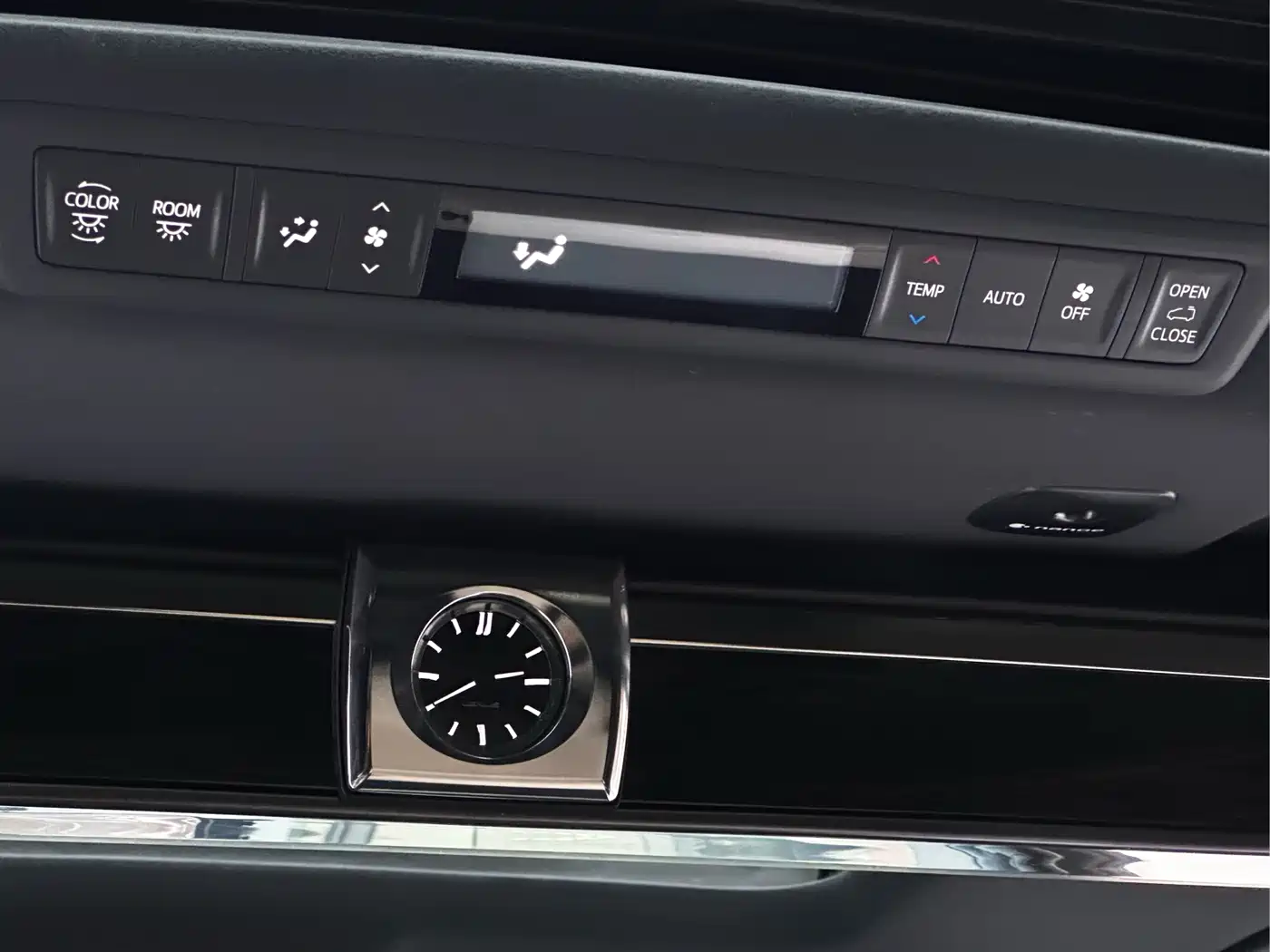 Lexus LM 2020 300h 4-Seat Imperial Edition фото 25