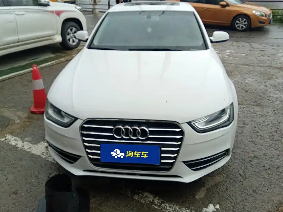 Audi A4L 2013 35 TFSI Automatic Comfort фото 2