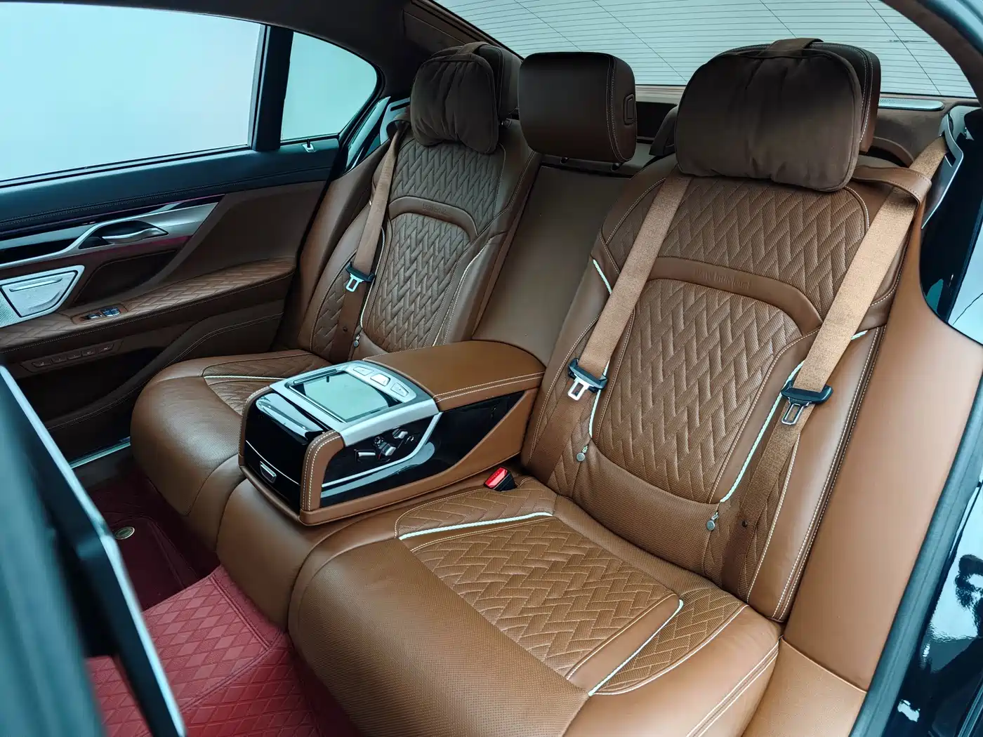 BMW 7 Series 2019 740Li xDrive Executive M Sport Package фото 12