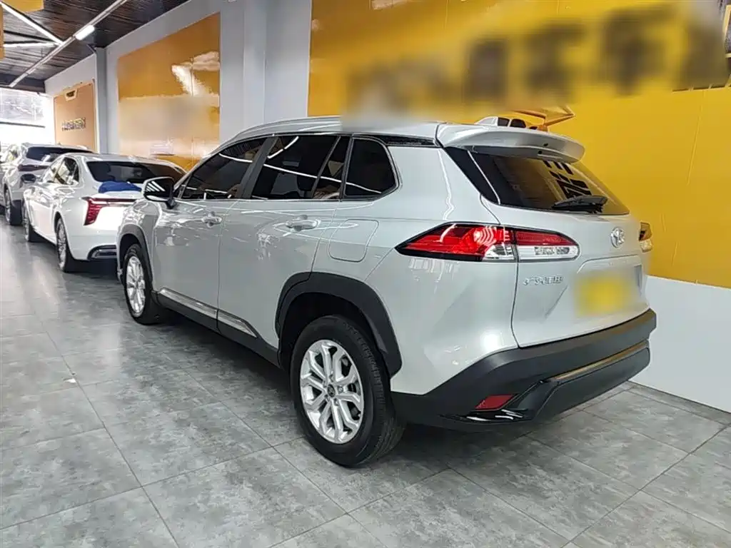 Toyota Frontlander 2023 2.0L CVT Elite Edition фото 5
