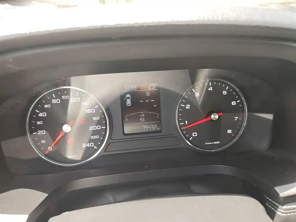 Roewe i6 2019 2020 PLUS 1.6L Manual 4G Connected Glory Flagship Edition