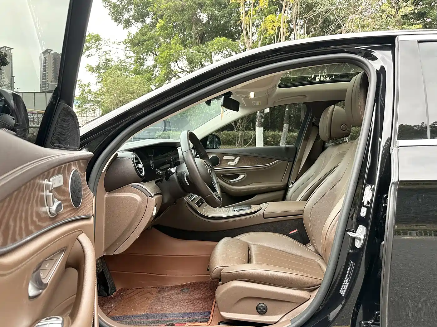Mercedes-Benz E-Class 2022 E 300 L Fashion фото 8