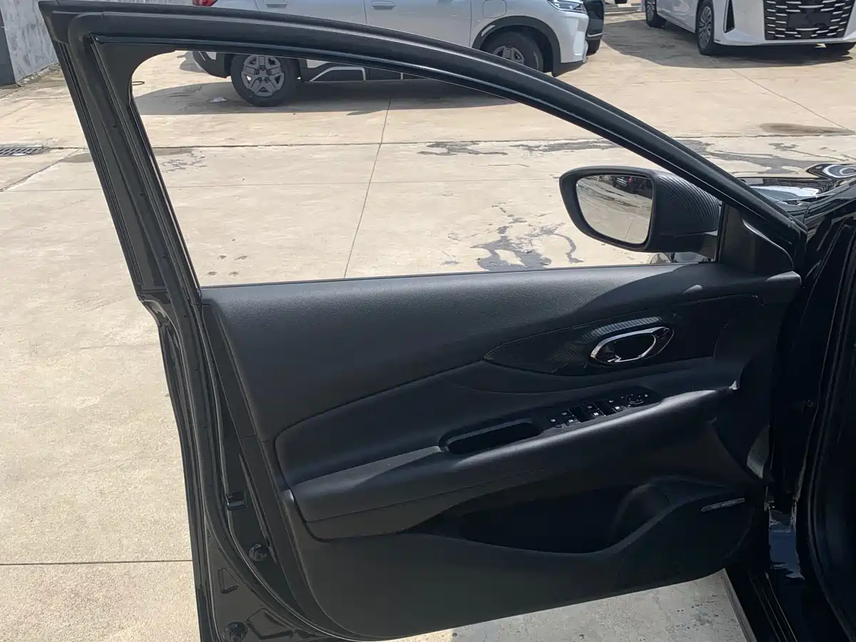 GAC Trumpchi Trumpchi Emkoo 2021 270T DCT J15 Edition фото 5