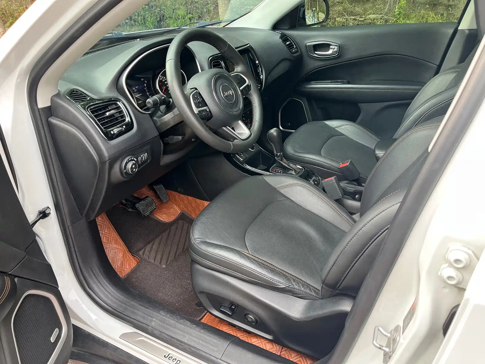 Фото 4 - Jeep Compass