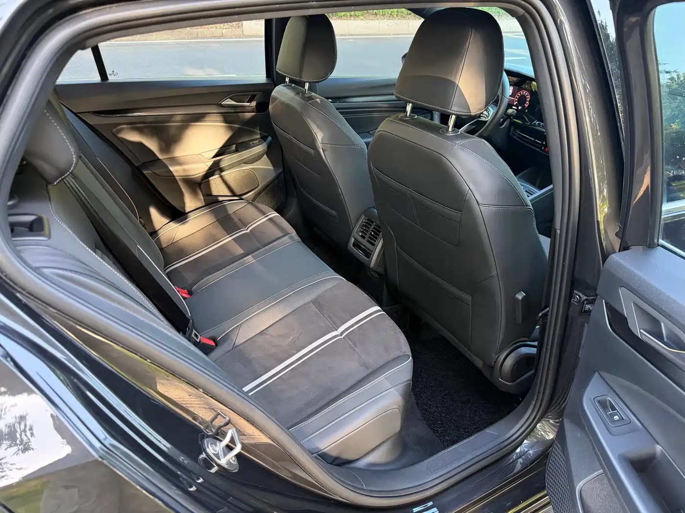 Volkswagen Golf 2021 280TSI DSG R-Line фото 19