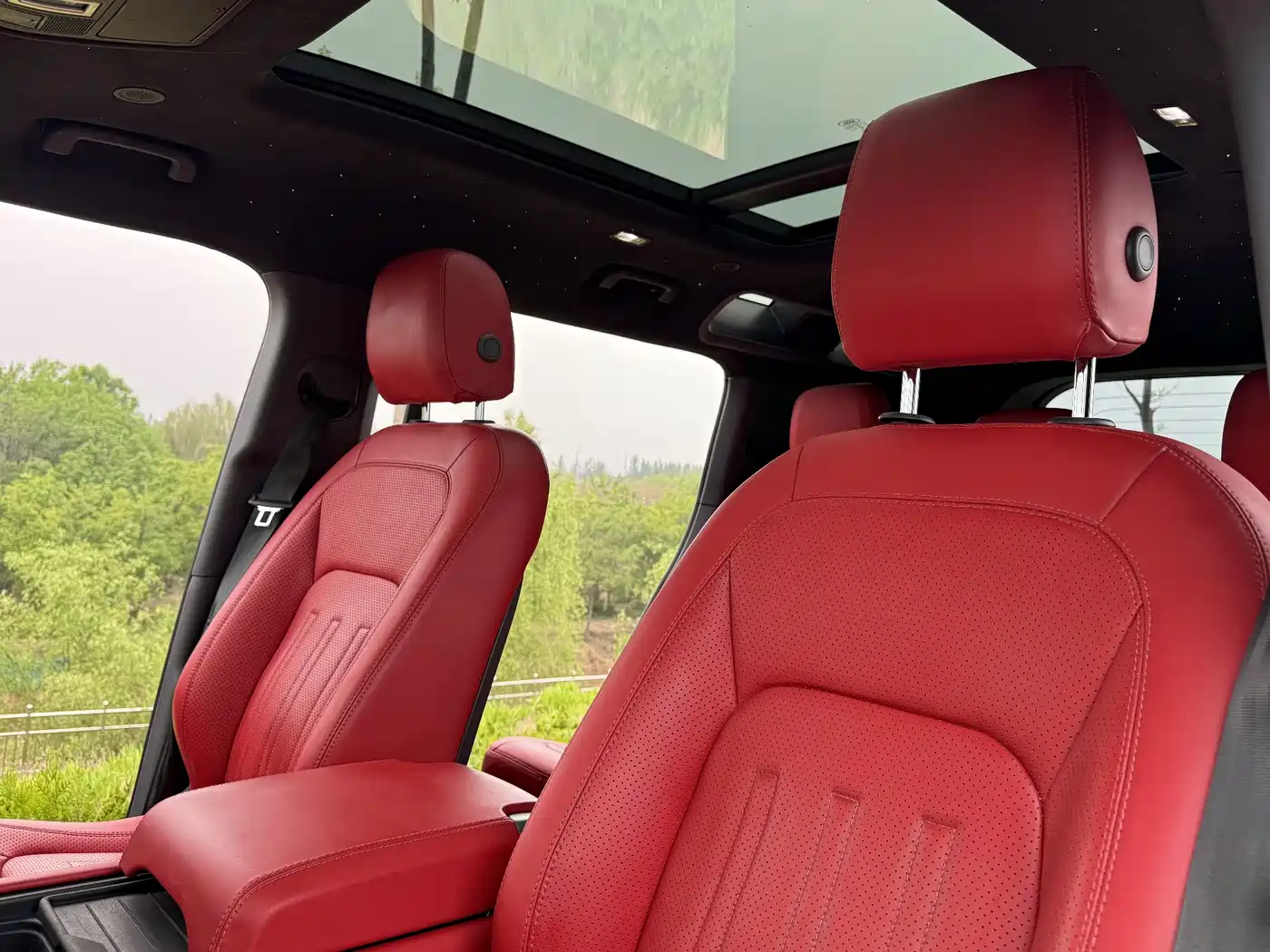 Land Rover Defender 2020 Model 110 P400 SE фото 17