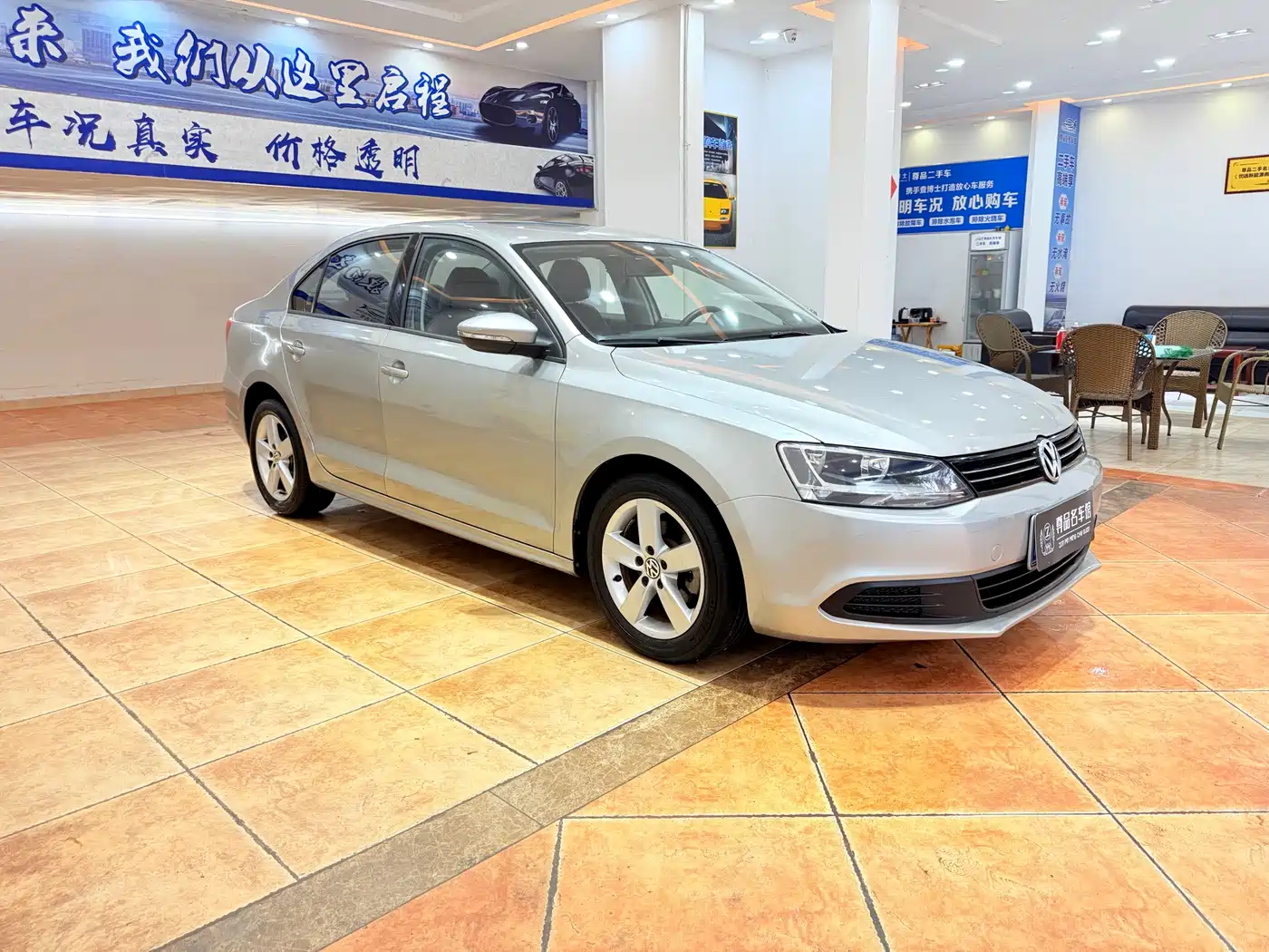 Volkswagen Sagitar 2012 1.6L Automatic Comfort Type фото 3