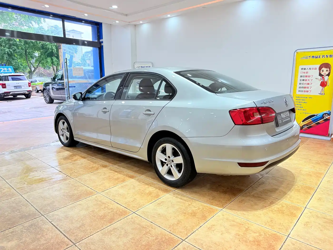 Volkswagen Sagitar 2012 1.6L Automatic Comfort Type фото 6