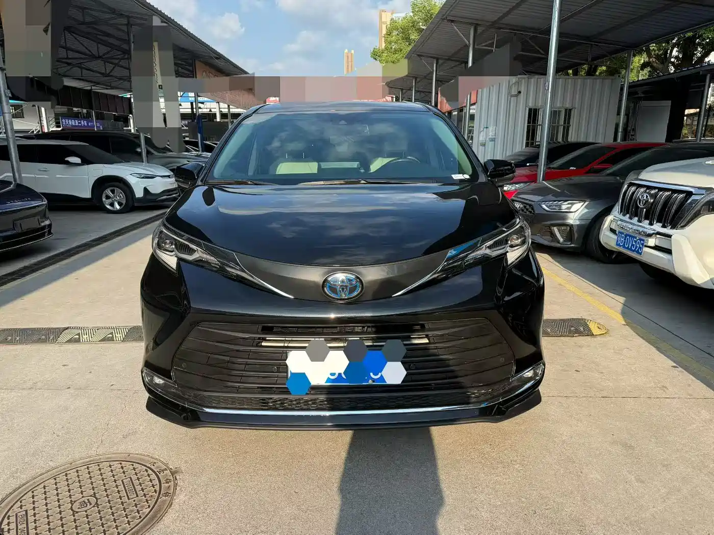 Toyota Sienna 2023 2.5L Hybrid Comfort Edition фото 2