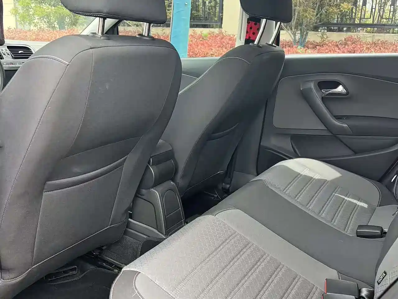 Volkswagen Polo 2016 1.6L Cross Polo Automatic фото 12