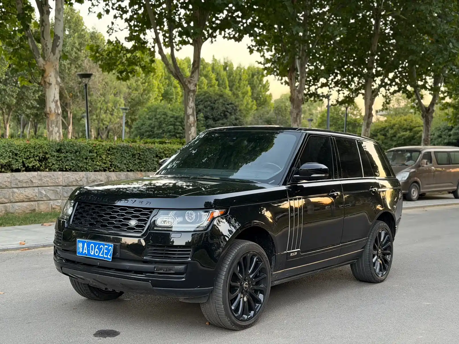 Фото 1 - Land Rover Range Rover