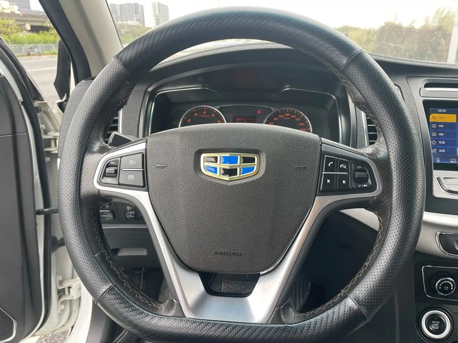 Фото 19 - Geely Vision