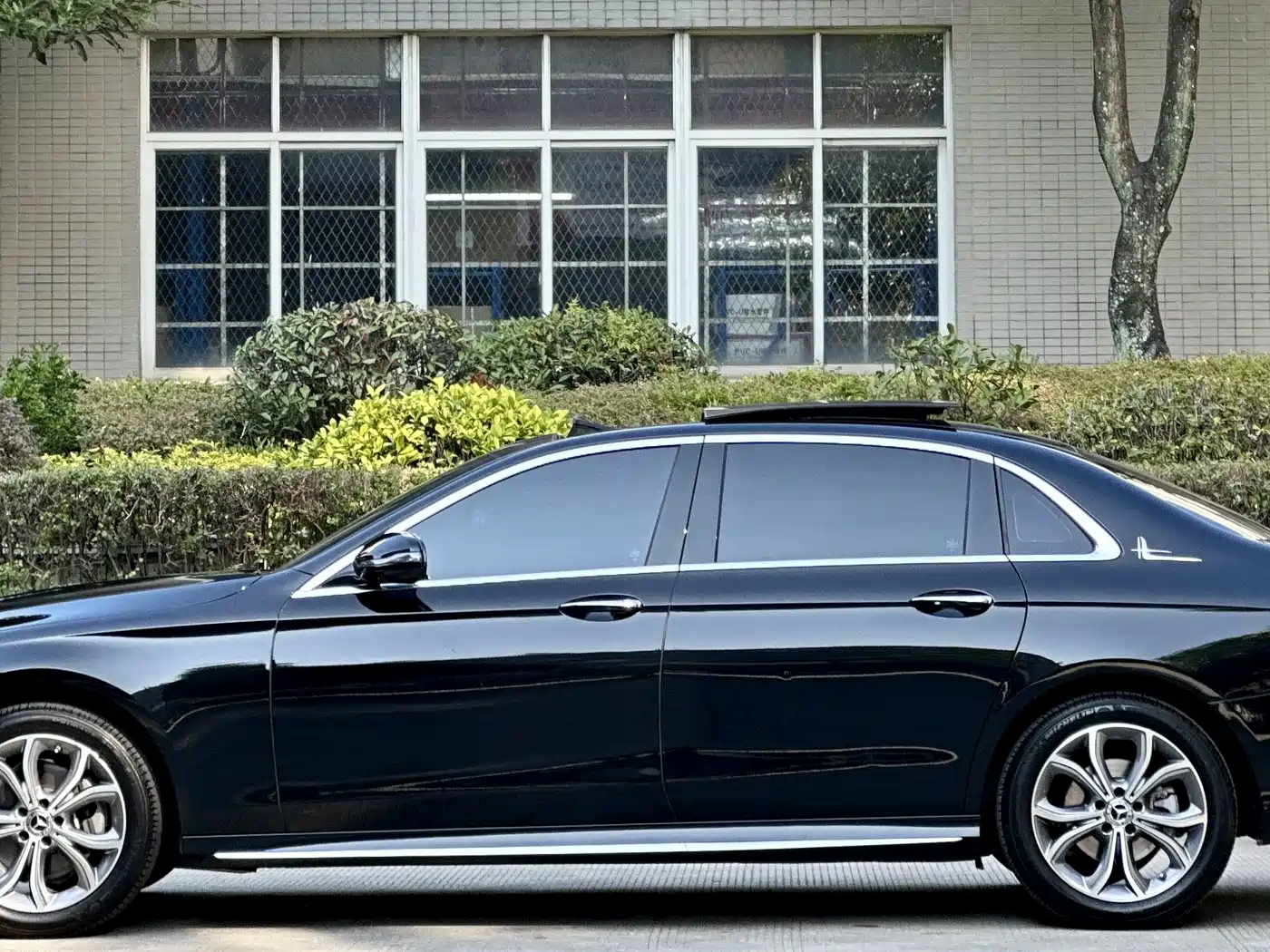 Mercedes-Benz E-Class 2022 E 300 L Luxury фото 4