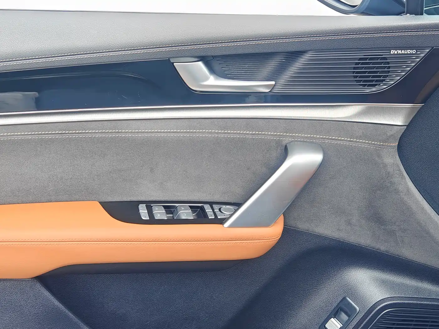 BYD Tang New Energy 2023 Model DM-i Champion Edition 112KM Honor фото 14