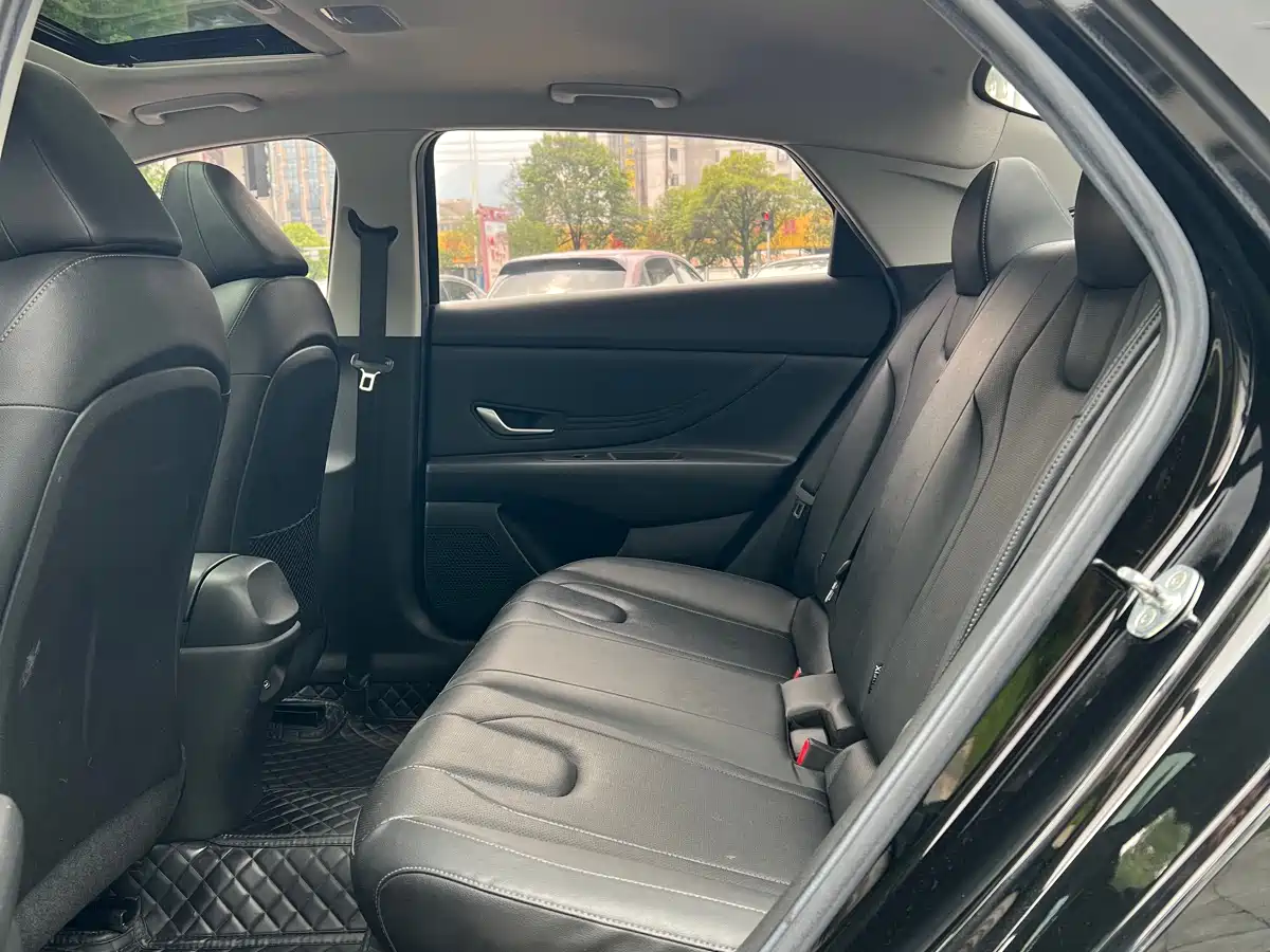 Hyundai Elantra 2021 1.5L CVT GLX Elite Edition фото 12