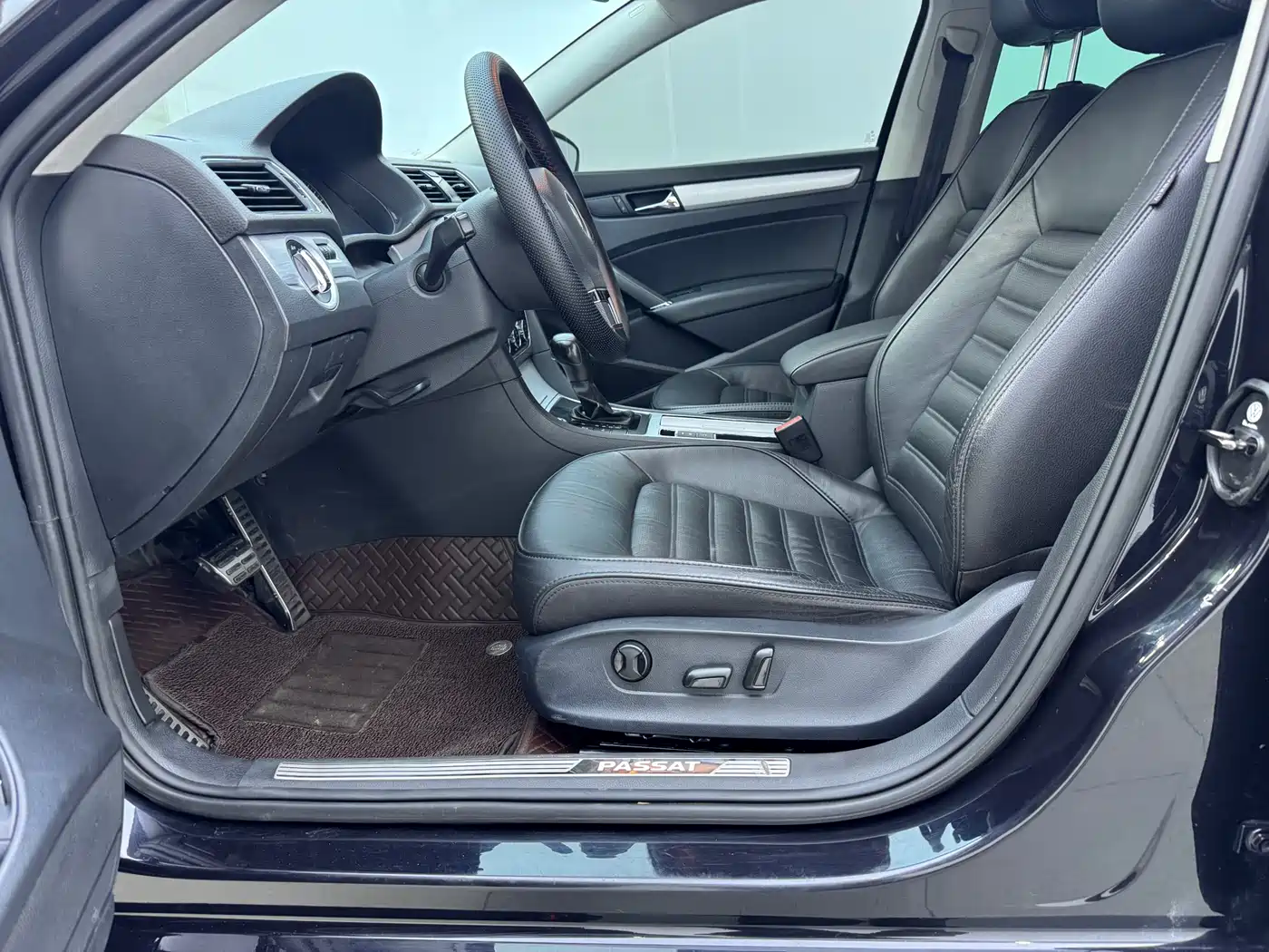 Volkswagen Passat 2015 1.8TSI DSG Prestige Edition фото 4