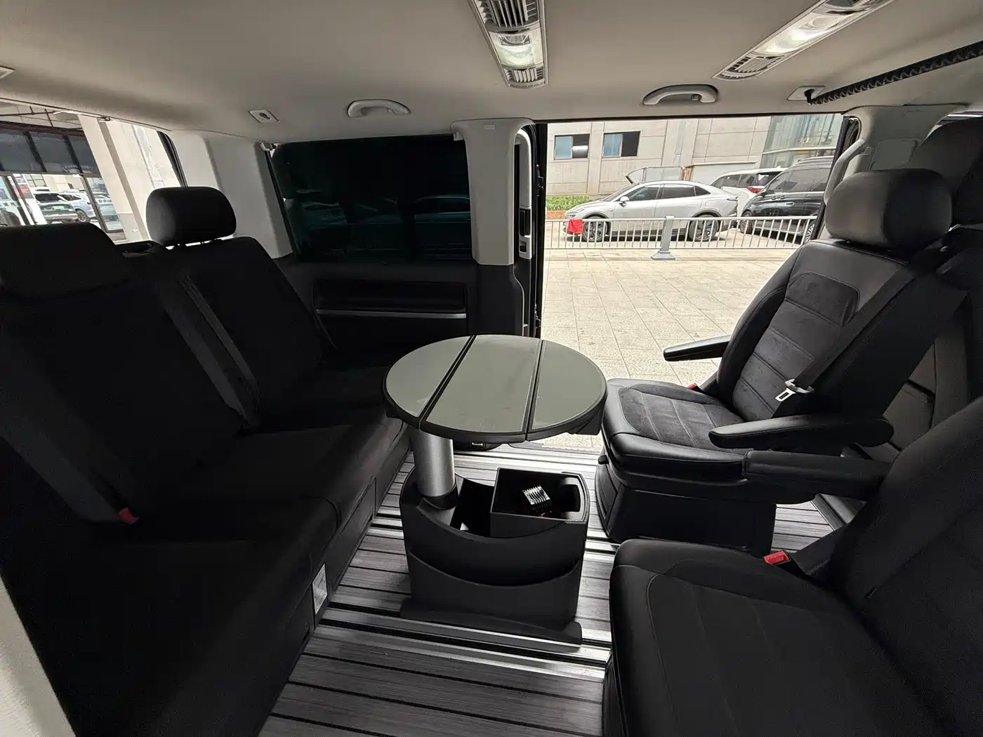 Volkswagen Multivan 2017 2.0TSI AWD Premium Edition 7-Seater фото 14