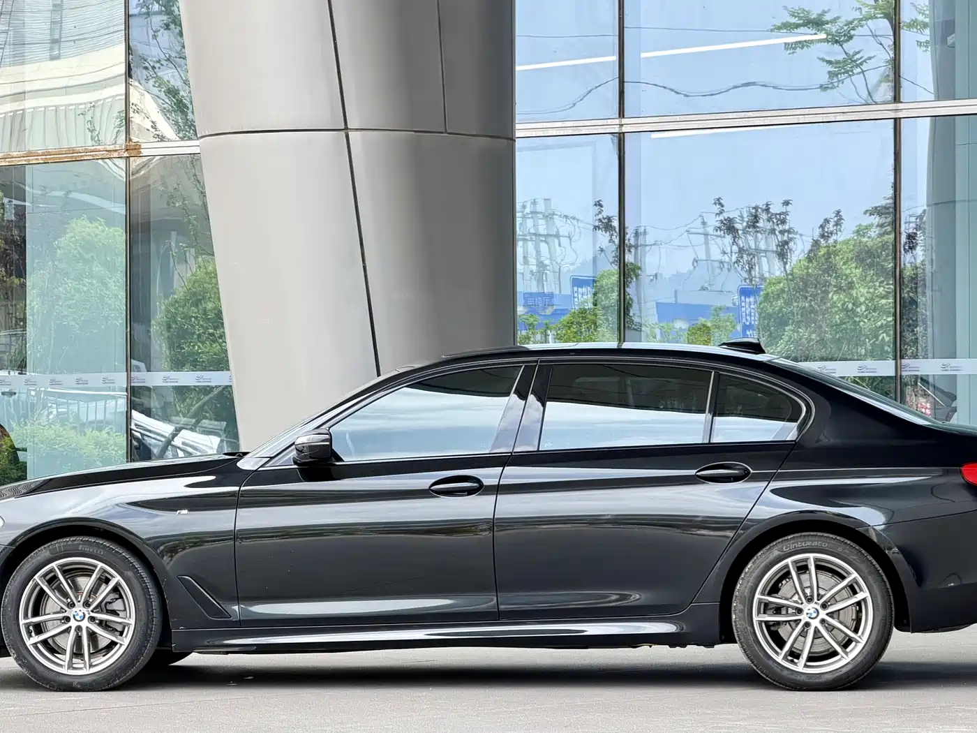 BMW 5 Series 2019 525Li M Sport Package фото 9