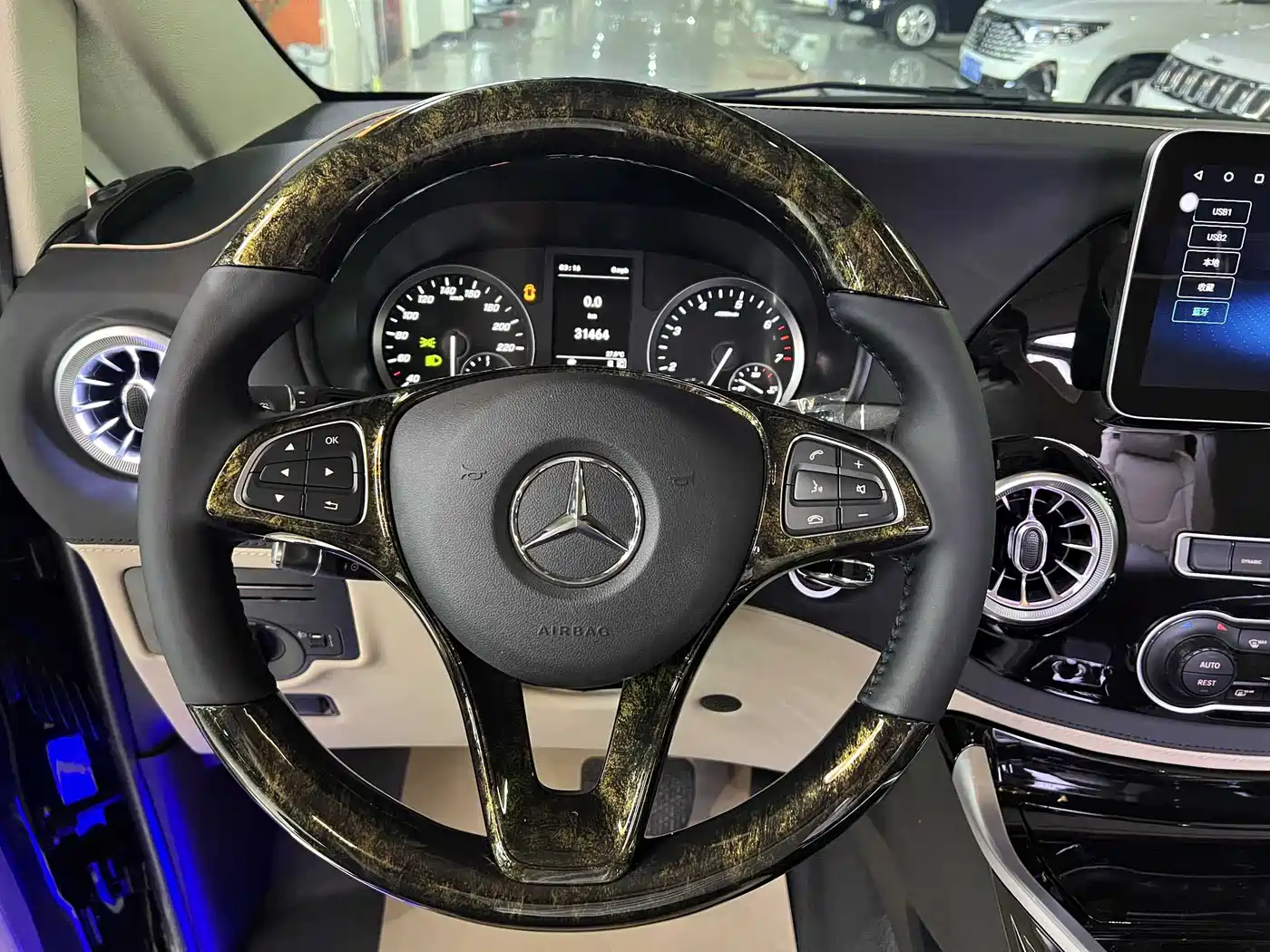 Mercedes-Benz Vito 2023 2.0T Elite 7-Seater фото 5