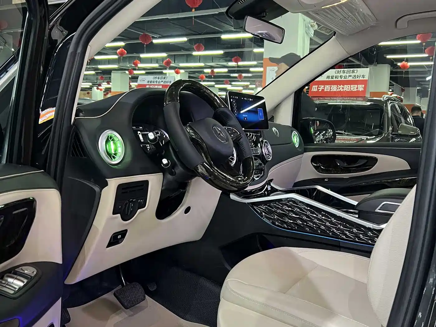 Mercedes-Benz Vito 2023 2.0T Elite 7-Seater фото 16